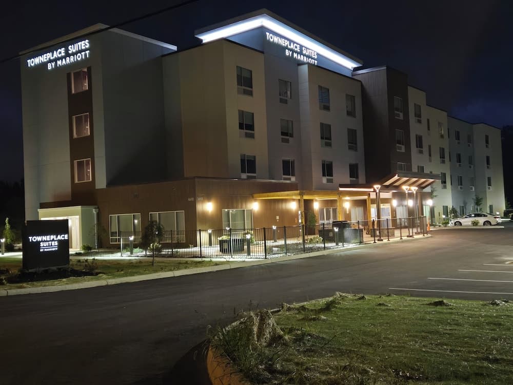 Towneplace Suites By Marriott Youngstown North featured exterior or lobby in Girard, OH — similar hotel