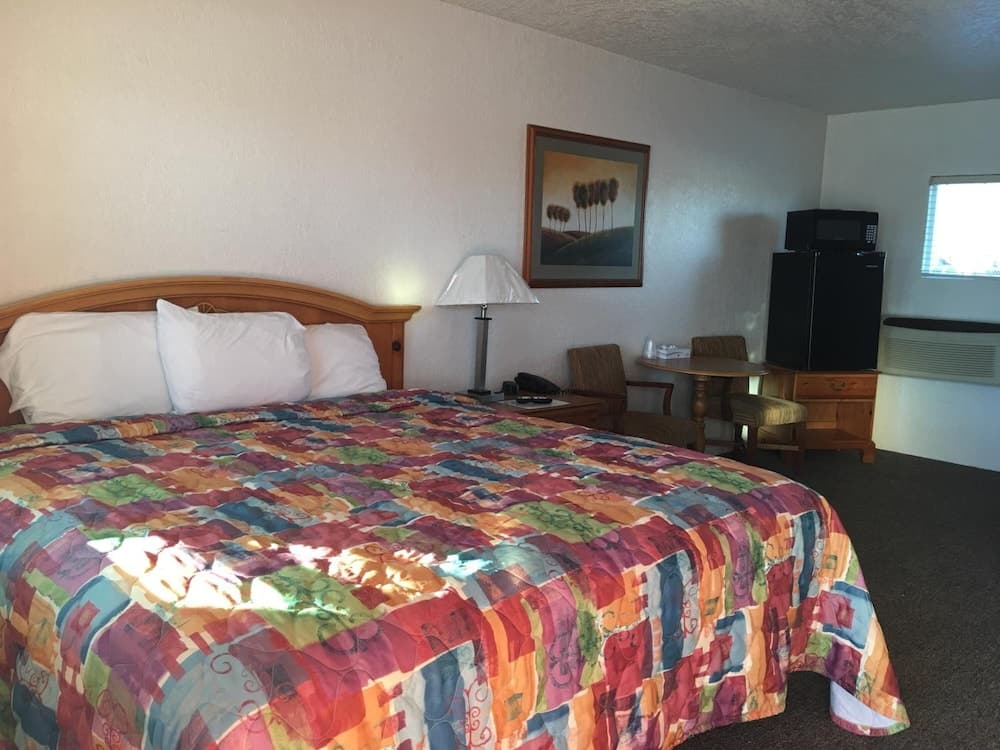 Circle S Lodge interior in Gering, NE — gallery photo 2