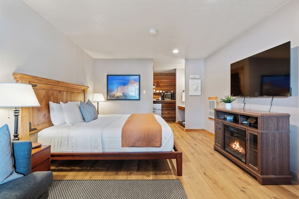 Duck Creek Village Inn interior in Duck Creek Village — gallery photo 2