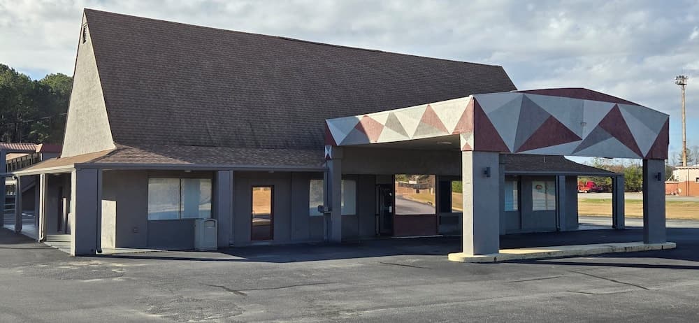 HomeTowne Studios LaGrange gallery photo in LaGrange, GA — image 12