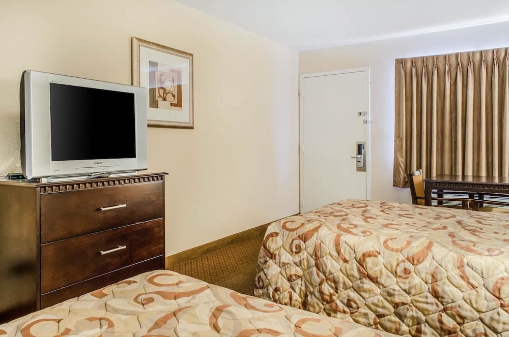 Rodeway Inn Shippensburg I-81 property views in Shippensburg, PA — gallery photo 3