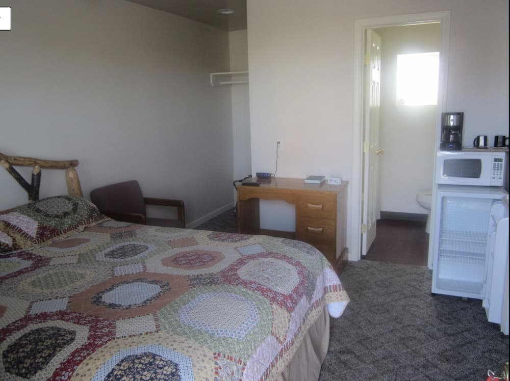 Montana Inn near Little Bighorn - Colstrip interior in Forsyth, MT — gallery photo 2