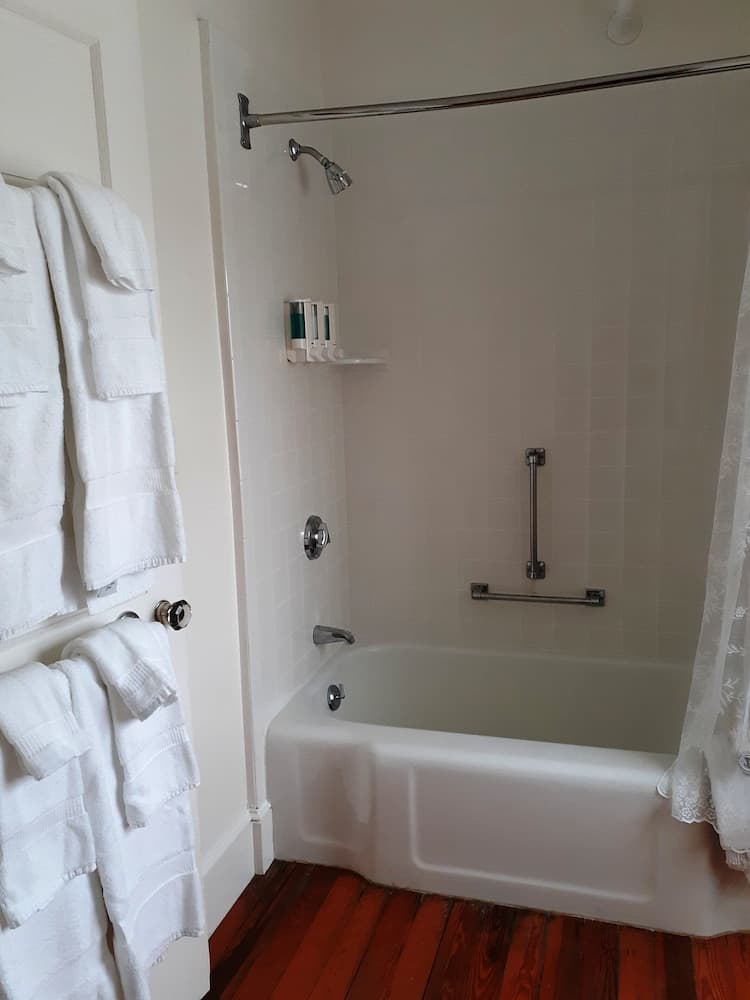 The Colony Hotel property views in Kennebunkport — gallery photo 3