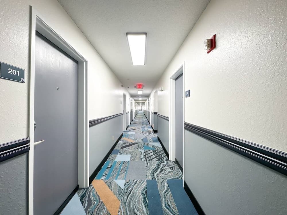Blaine Town Inn & Suites interior in Blaine, MN — gallery photo 2