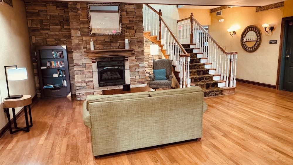 Wingate by Wyndham Mansfield OH interior in Mansfield, OH — gallery photo 2
