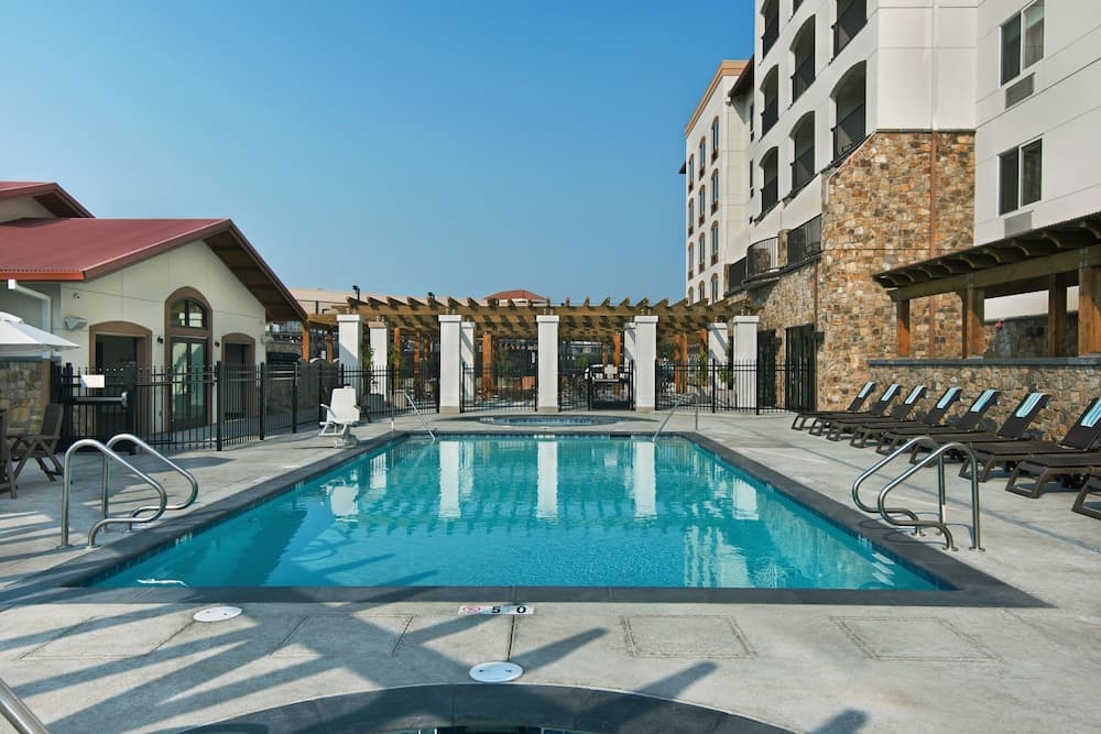 Oxford Suites Sonoma County gallery photo in Rohnert Park, CA — image 9