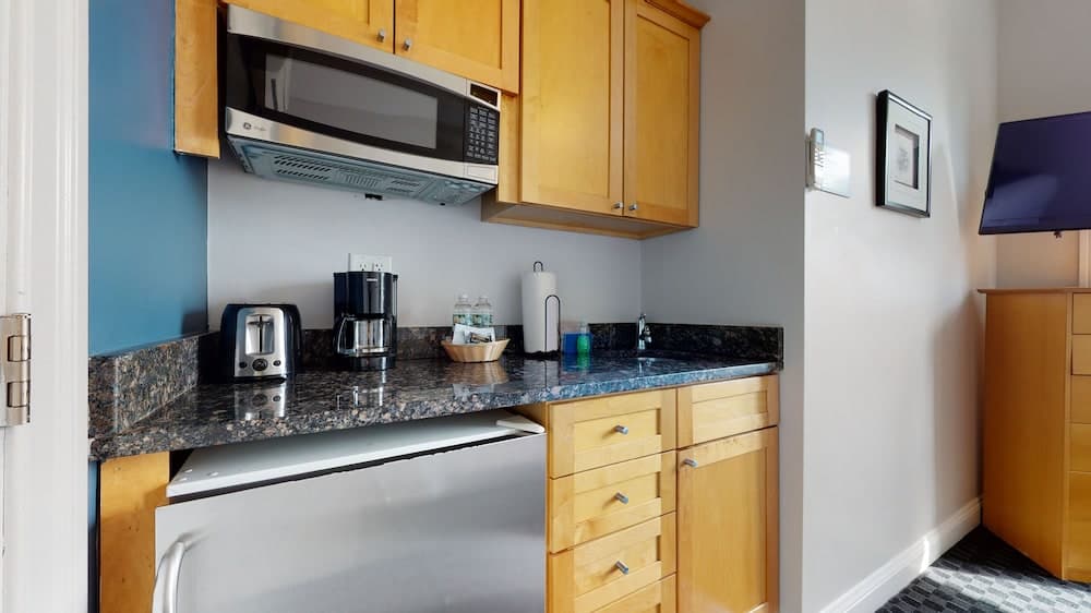 Maverick Suites at 400 Columbus Ave interior in Boston, MA — gallery photo 2
