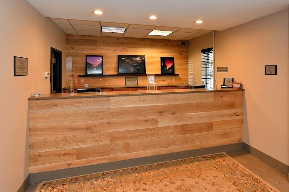 Country Inn & Suites by Radisson, Mount Morris, NY interior in Mount Morris — gallery photo 2