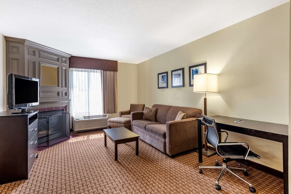 Comfort Inn & Suites Warsaw near US-30 gallery photo in Warsaw, IN — image 25