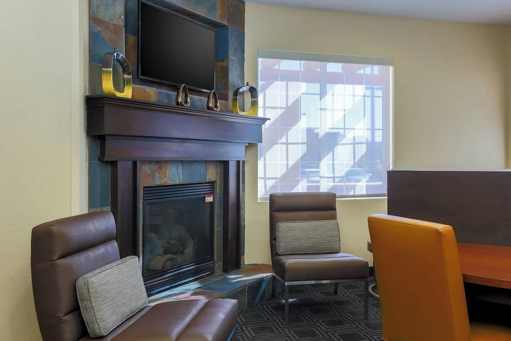 TownePlace Suites Marriott El Centro property views in El Centro, CA — gallery photo 3