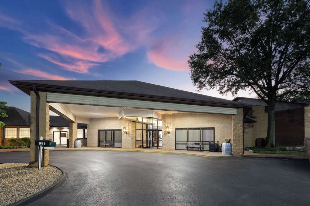 Baymont Inn and Suites by Wyndham Farmington, MO featured exterior or lobby in Farmington, MO — similar hotel