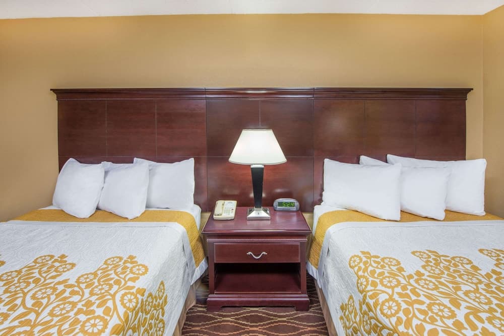 Days Inn by Wyndham Paducah I-24 Exit 4 property views in Paducah, KY — gallery photo 3