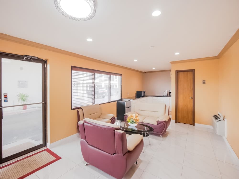 OYO Hotel Houston N Fm-1960 Champions TX property views in Houston, TX — gallery photo 3