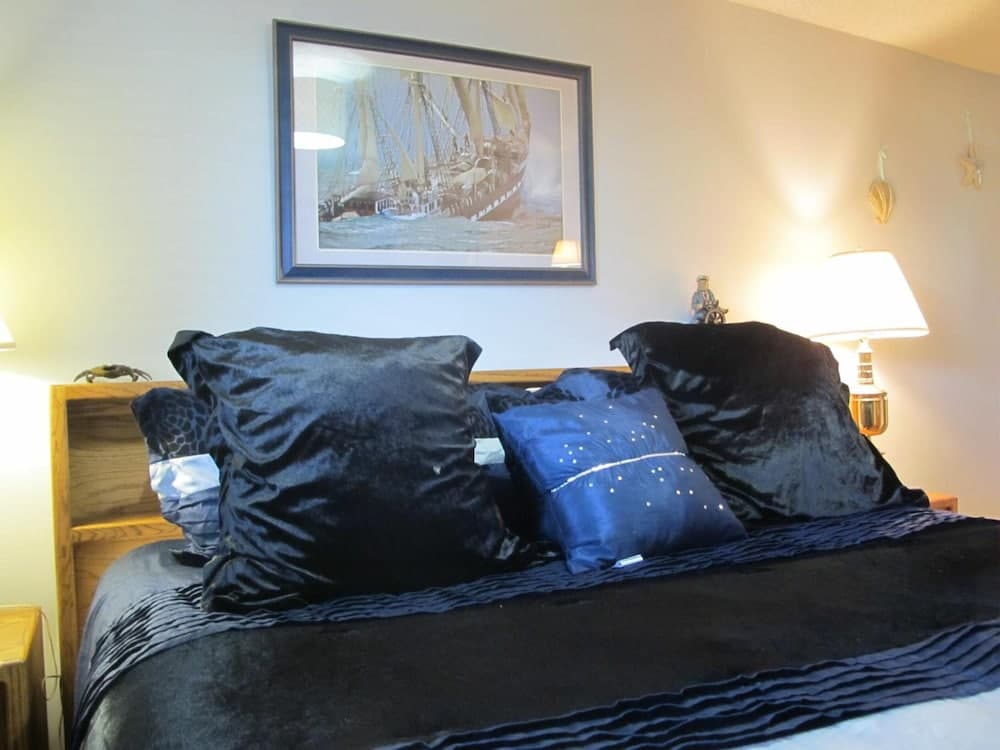 Gearhart by the Sea interior in Gearhart, OR — gallery photo 2