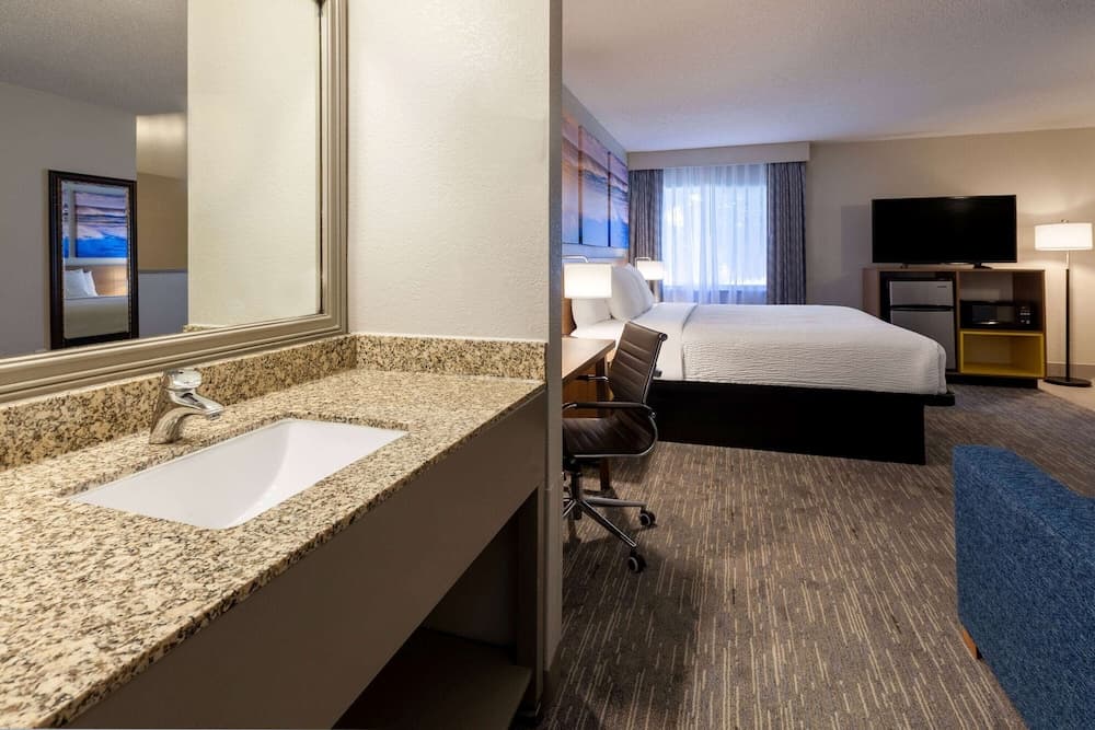 Days Inn by Wyndham Sturtevant / Racine / Mount Pleasant gallery photo in Mount Pleasant, WI — image 21