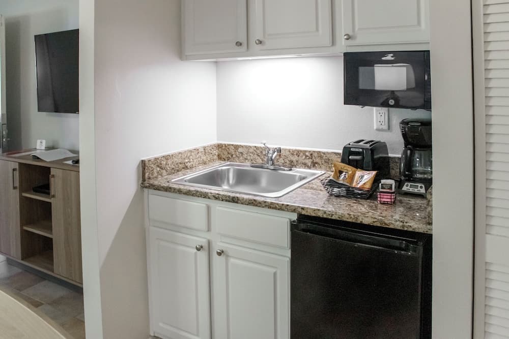 Barefoot Suites interior in Kissimmee, FL — gallery photo 2