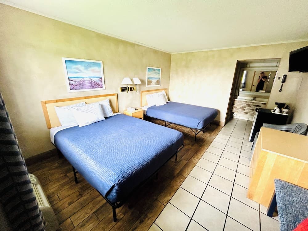 Silver Sands Hotel & Resort interior in Mears, MI — gallery photo 2