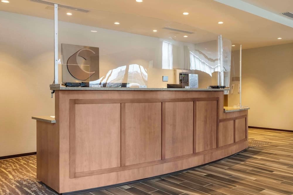 Comfort Inn & Suites Pittsburgh-Northshore interior in Pittsburgh, PA — gallery photo 2