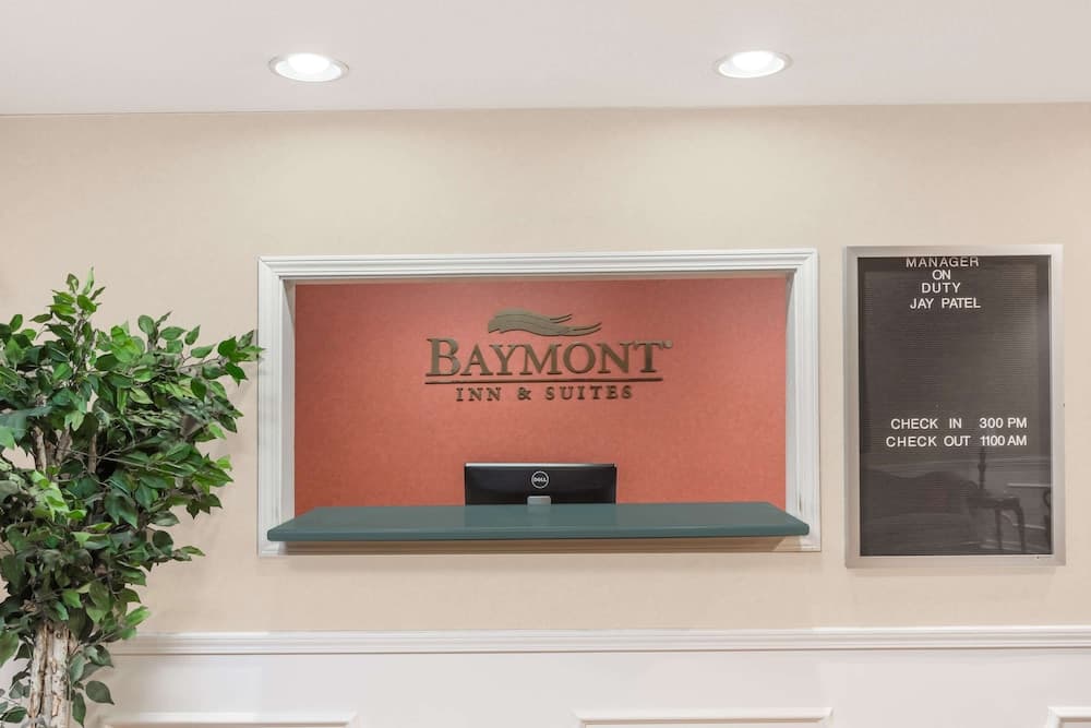 Baymont by Wyndham Grenada interior in Grenada, MS — gallery photo 2
