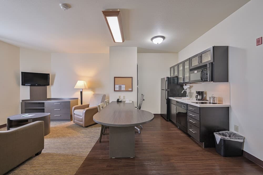 Affordable Suites of America Tulsa interior in Tulsa, OK — gallery photo 2