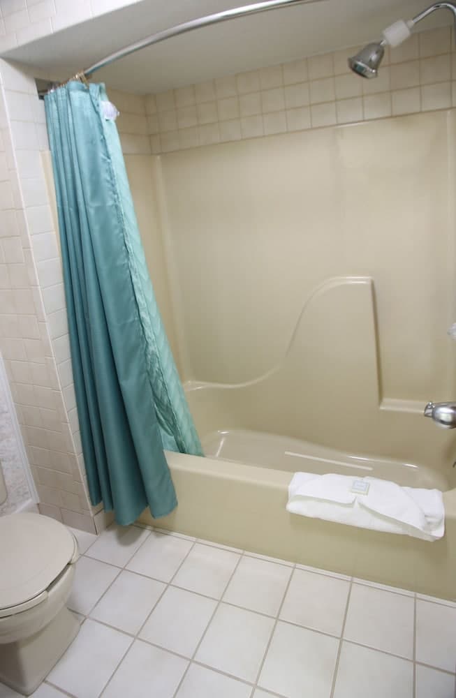Magnuson Hotel Howell gallery photo in Howell, MI — image 26