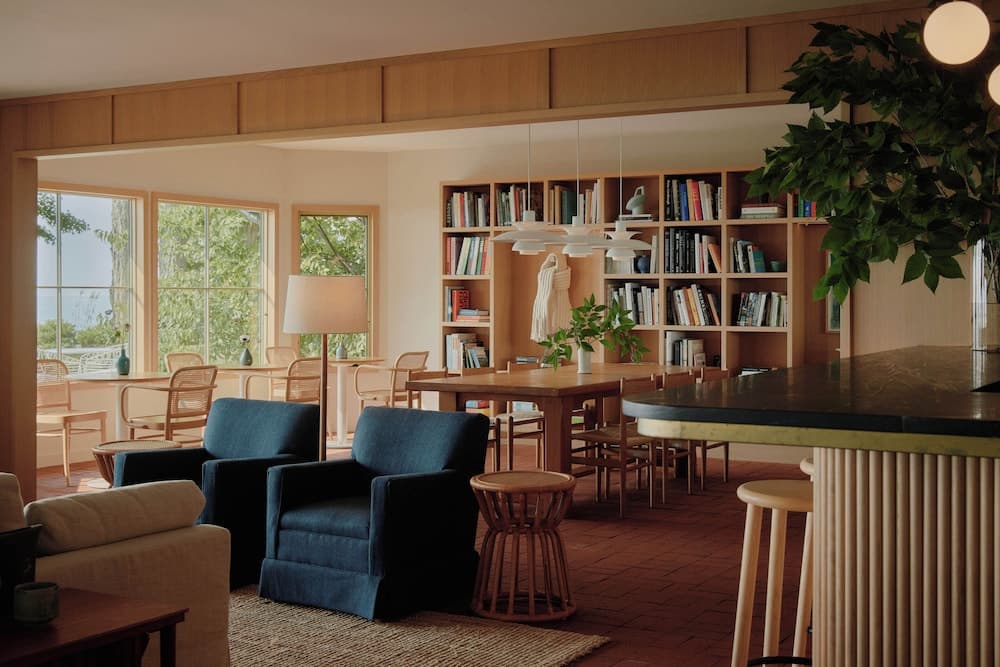Lake Shore Resort gallery photo in Saugatuck, MI — image 21