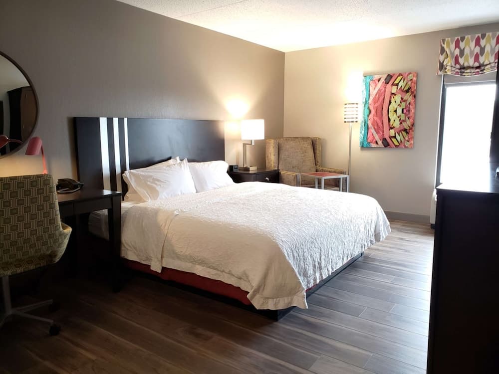 Hampton Inn Johnstown interior in Johnstown, PA — gallery photo 2