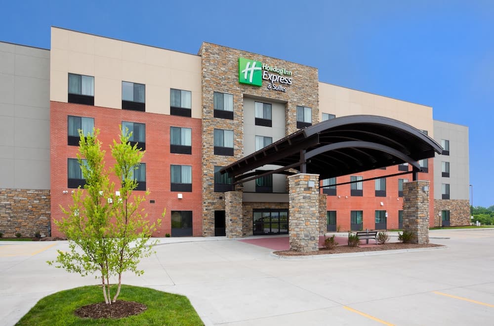 Holiday Inn Express & Suites Davenport by IHG — hotel in Davenport, Iowa