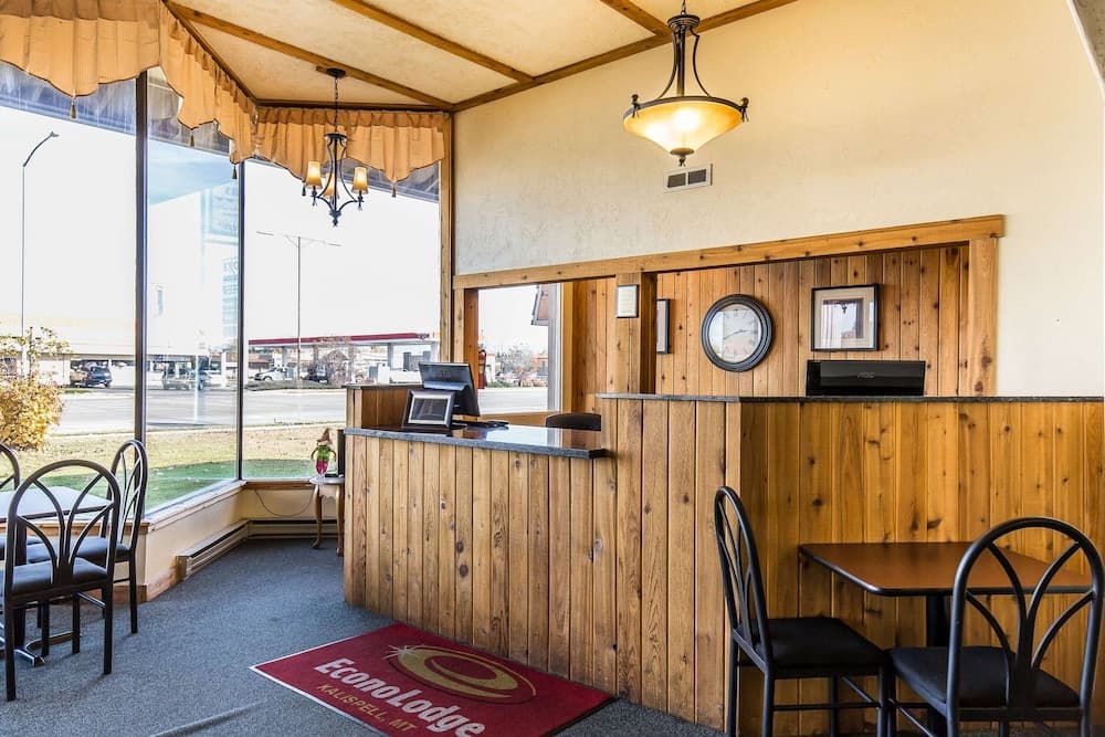 Econo Lodge Inn & Suites Kalispell - Glacier National Park Gateway interior in Kalispell, MT — gallery photo 2