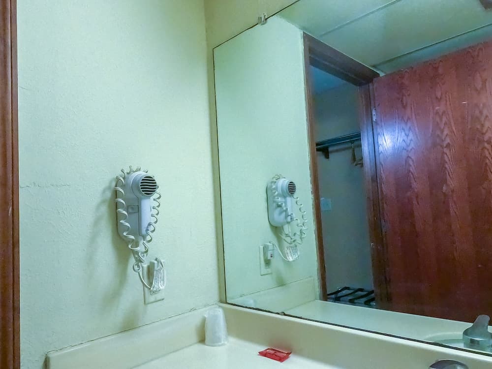 Salina Inn property views in Salina, KS — gallery photo 3