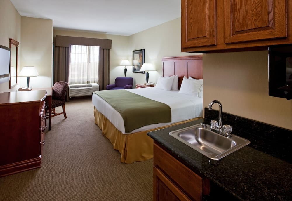 Holiday Inn Express Ada by IHG property views in Ada, OK — gallery photo 3