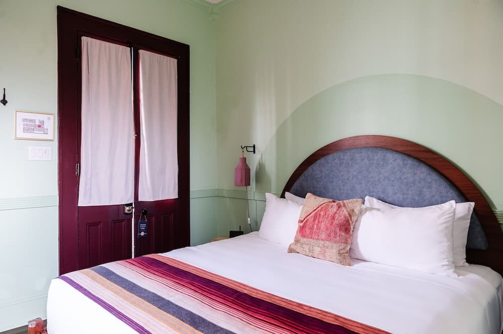 The Frenchmen New Orleans by Kasa Living property views in New Orleans, LA — gallery photo 3