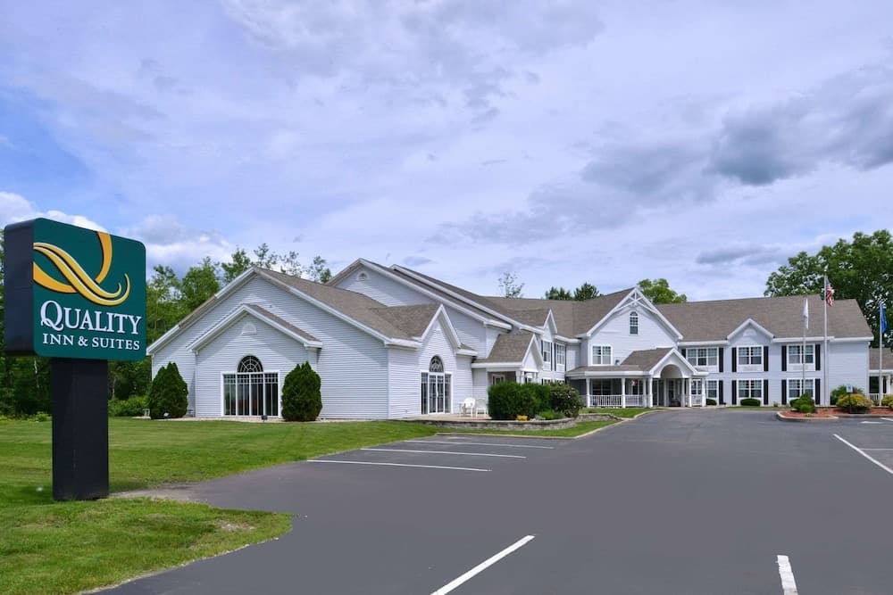 Haven Hotel featured exterior or lobby in Shawano, WI — similar hotel