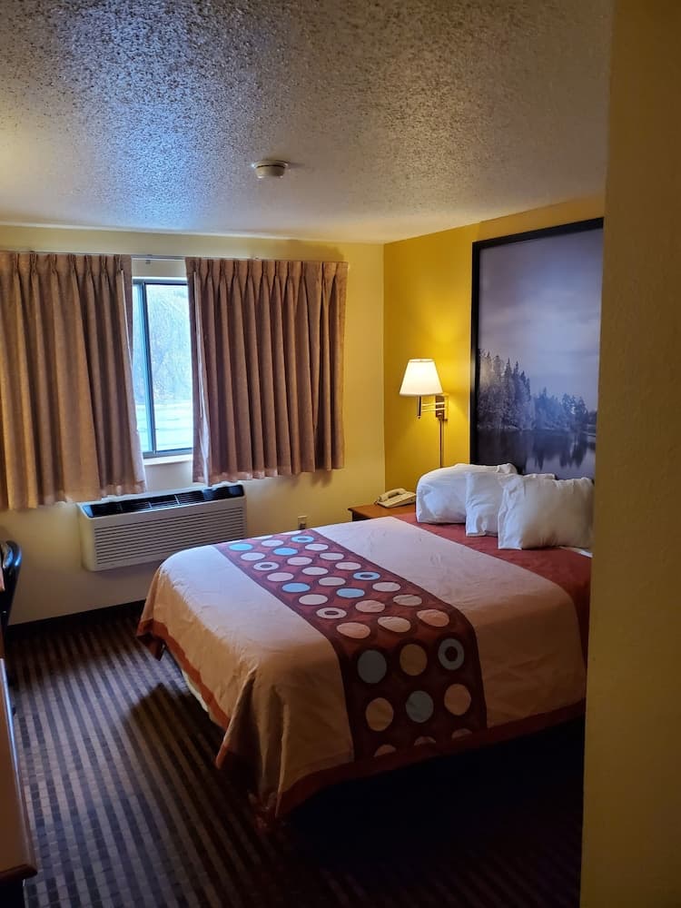 Super 8 by Wyndham La Vale/Cumberland Area property views in Cumberland, MD — gallery photo 3