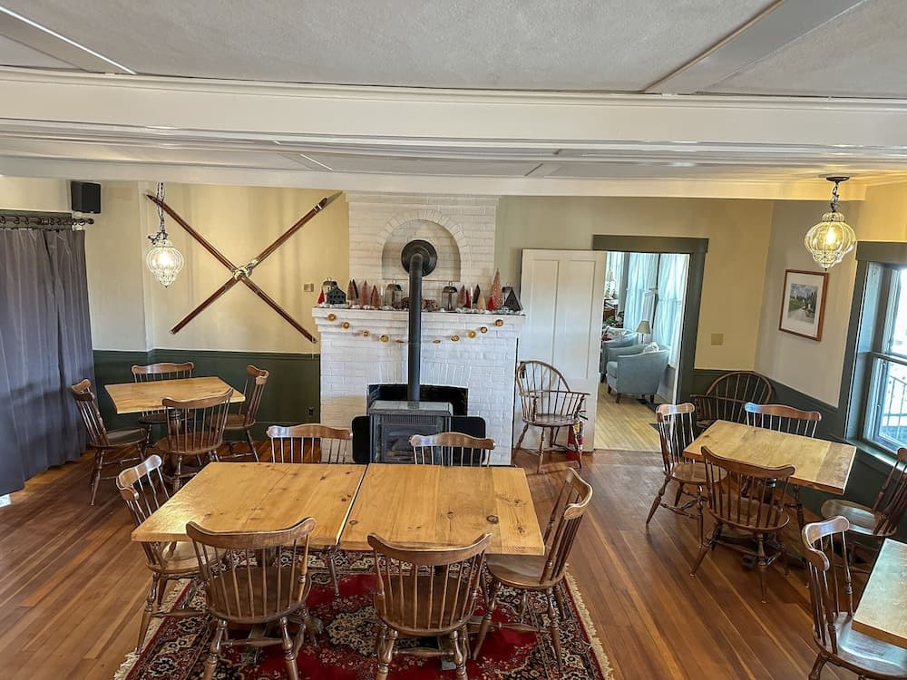 Highland Lodge interior in Greensboro — gallery photo 2