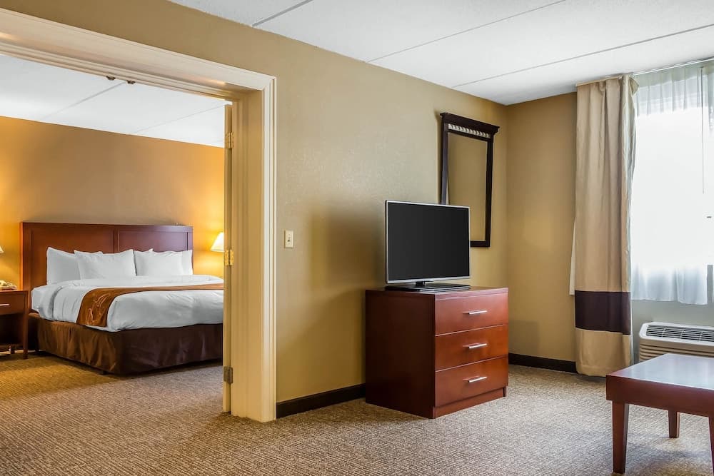Comfort Suites Near Casinos Norwich-Uncasville CT gallery photo in Norwich, CT — image 18