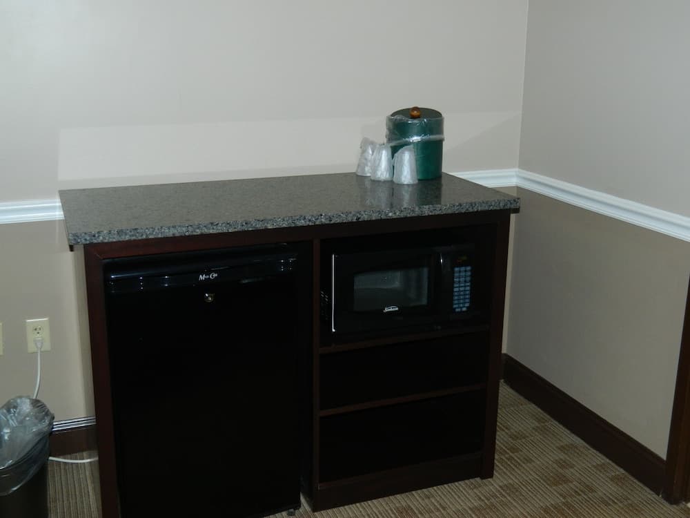 Belvedere Inn interior in Schenectady, NY — gallery photo 2