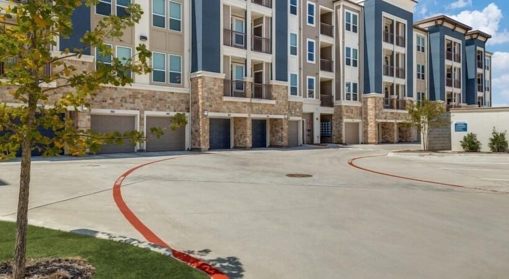 Landing Twin Creeks Apartments gallery photo in Allen, TX — image 16