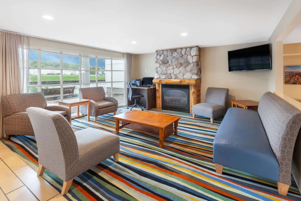 Baymont by Wyndham St. Ignace Lakefront interior in St Ignace, MI — gallery photo 2