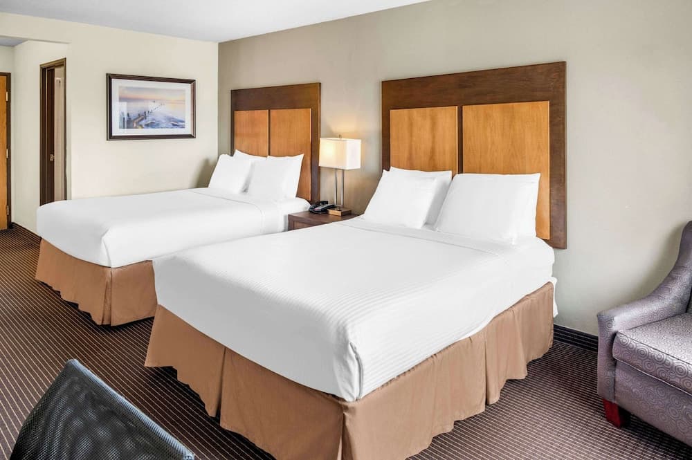 White Pines Inn & Suites gallery photo in Holland, MI — image 26