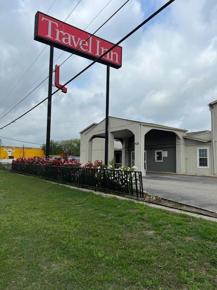 Travel Inn Lackland Seaworld property views in San Antonio, TX — gallery photo 3