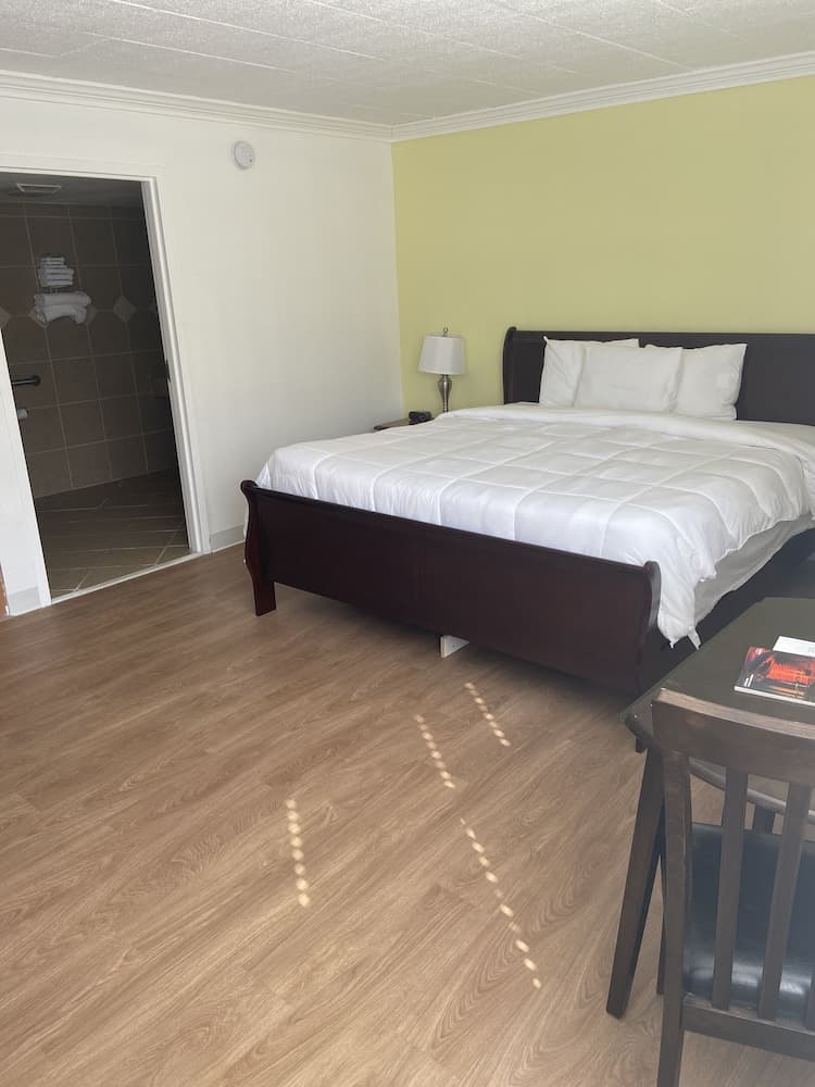Ramada by Wyndham Butler/Tesla Biohealing Resort gallery photo in Butler, PA — image 11