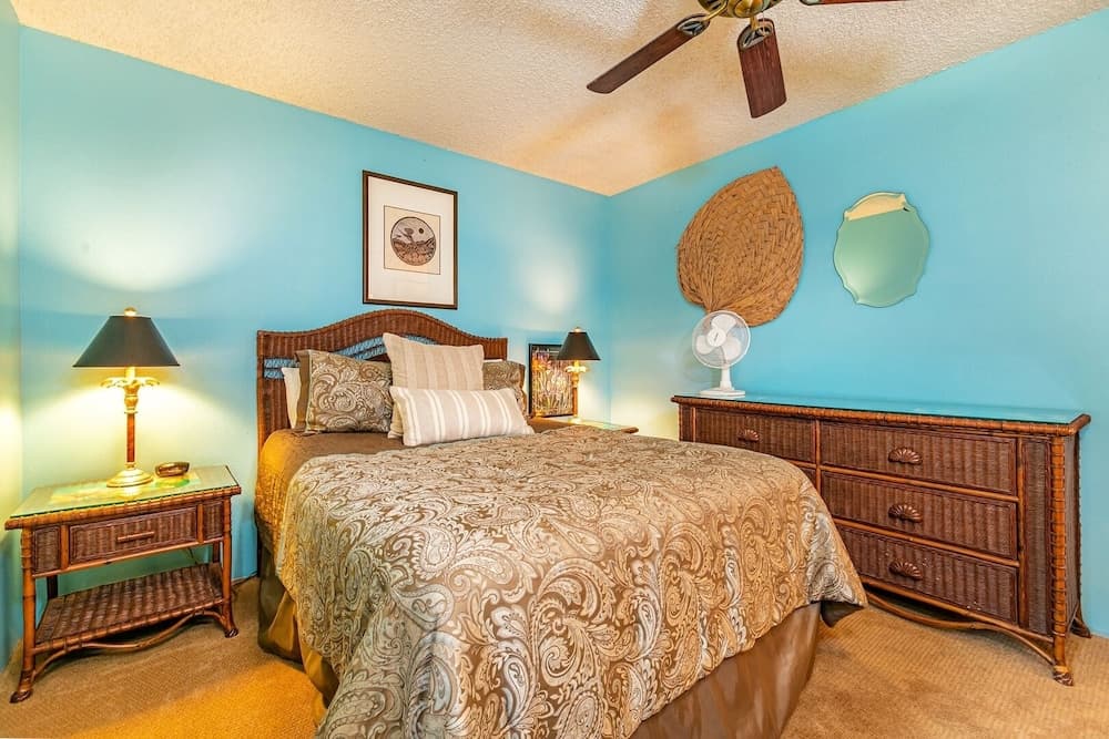 Paki Maui 103 interior in Lahaina, HI — gallery photo 2