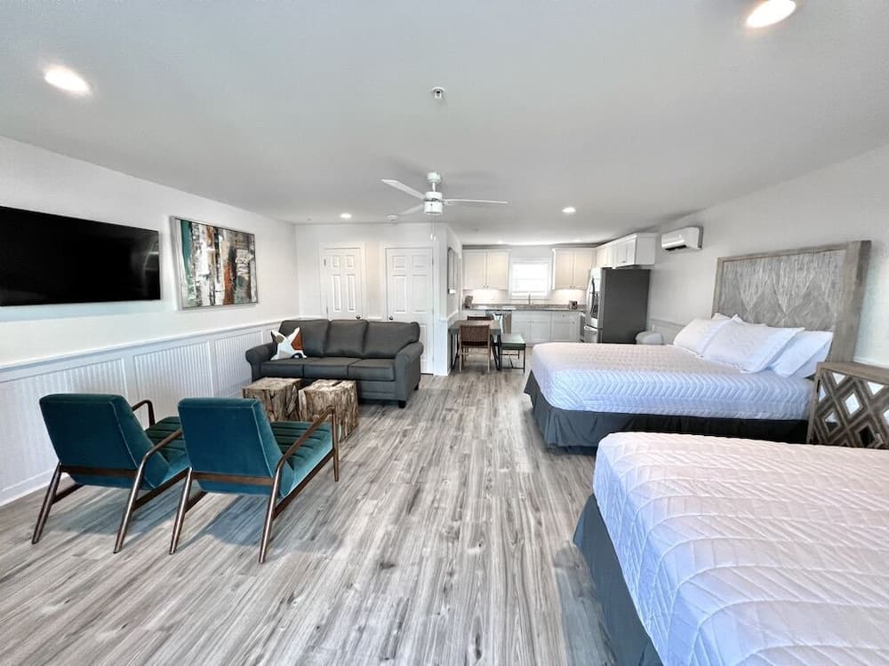 Saltwater Suites gallery photo in Holly Ridge, NC — image 45
