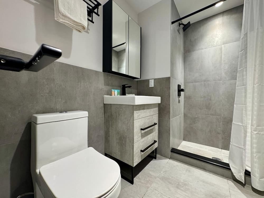 ROSE HOTEL BRONX property views in Bronx, NY — gallery photo 3