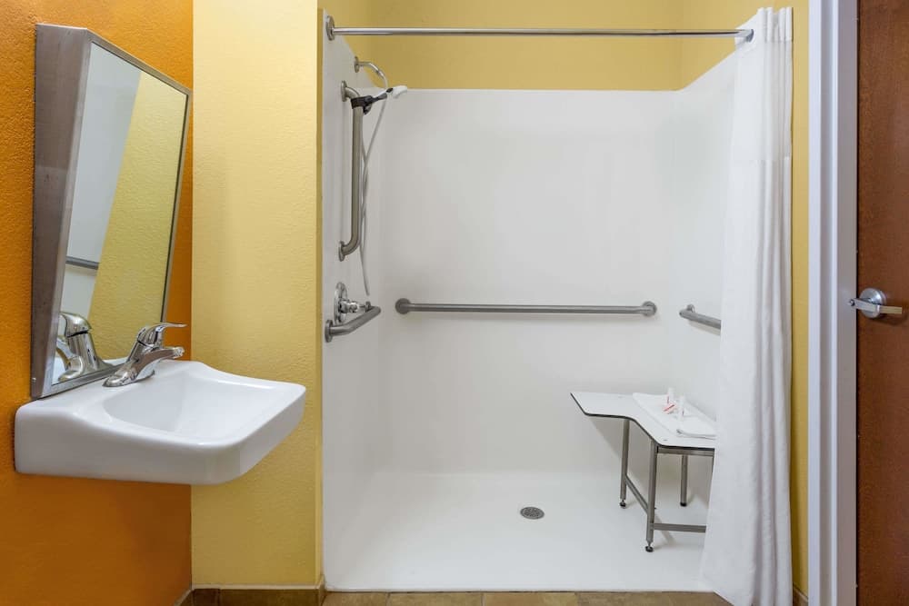 Microtel Inn & Suites by Wyndham Greenville/University Medic gallery photo in Greenville, NC — image 14