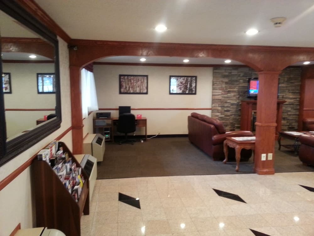 Days Inn & Suites by Wyndham Monroe interior in Monroe, MI — gallery photo 2