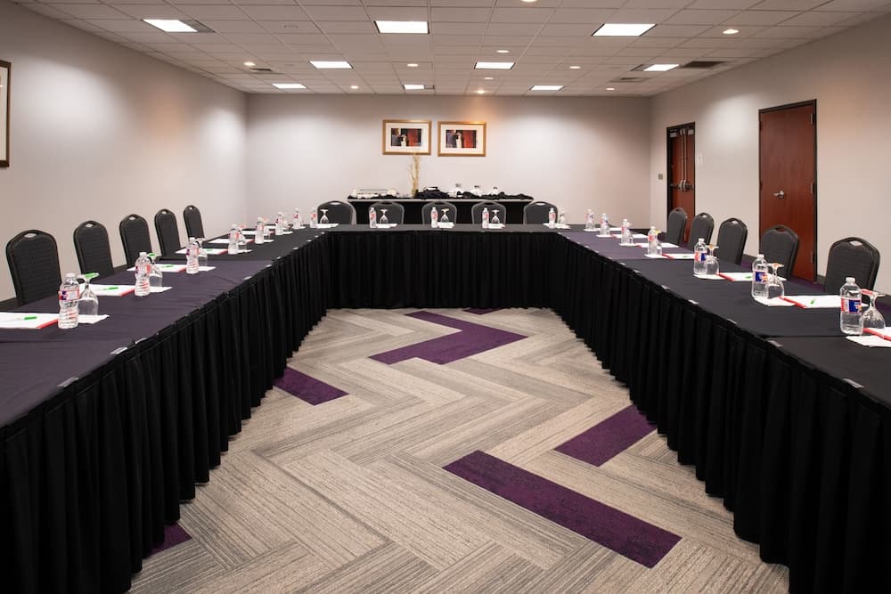 Holiday Inn Hotel & Suites Beaumont Plaza (I-10 & Walden) by IHG gallery photo in Beaumont, TX — image 33