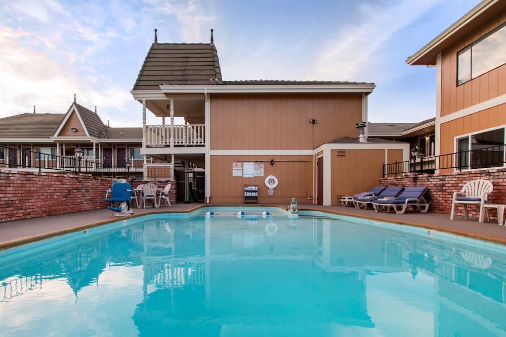 Ramada Bayside Inn & Suites Eureka property views in Eureka, CA — gallery photo 3