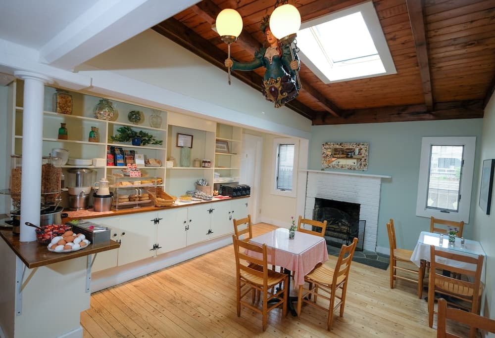Pequot Hotel gallery photo in Oak Bluffs, MA — image 37